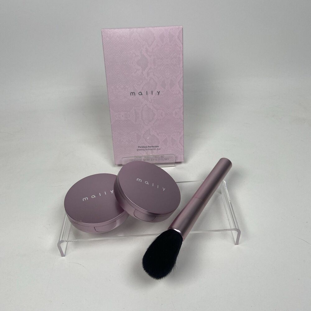 Mally Poreless Perfection Glowing Foundation Medium Tan 2 Compacts + Brush Kit